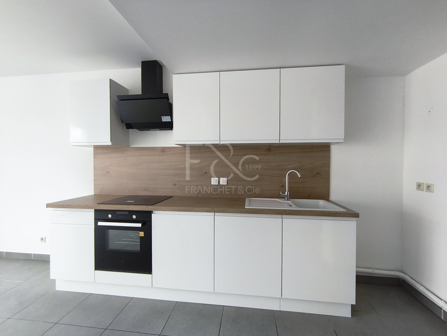 APPARTEMENT T2 A LOUER - LYON 7EME ARRONDISSEMENT - 40.5 m2 - 873 &euro; charges comprises par mois