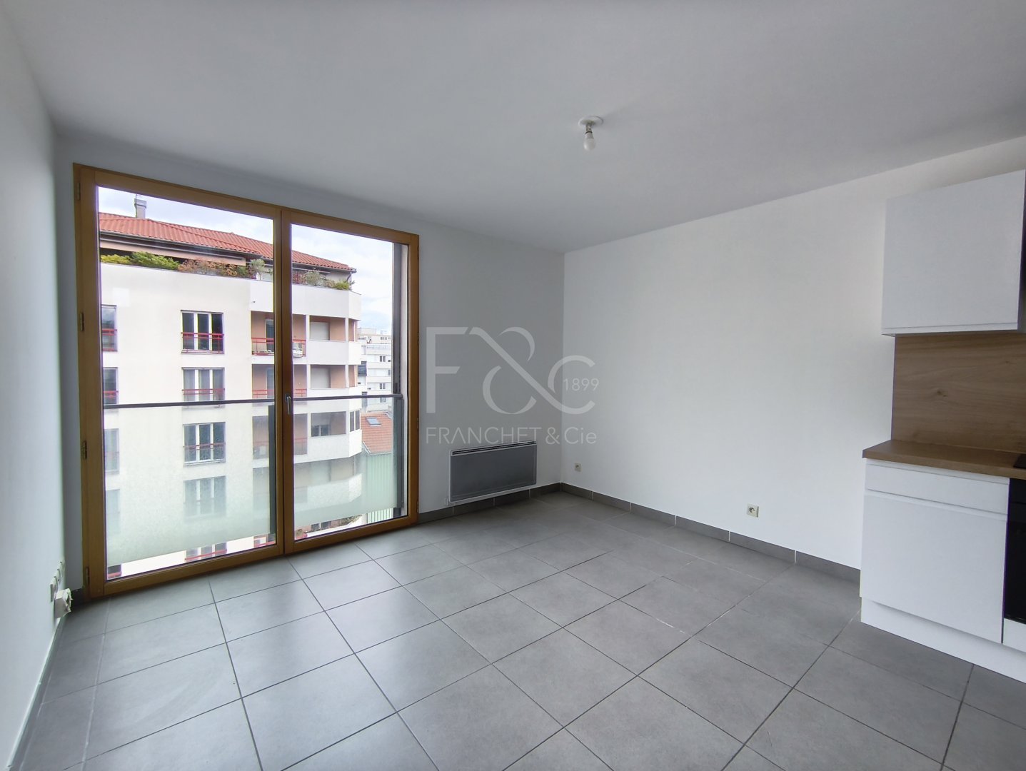 APPARTEMENT T2 A LOUER - LYON 7EME ARRONDISSEMENT - 40.5 m2 - 873 &euro; charges comprises par mois