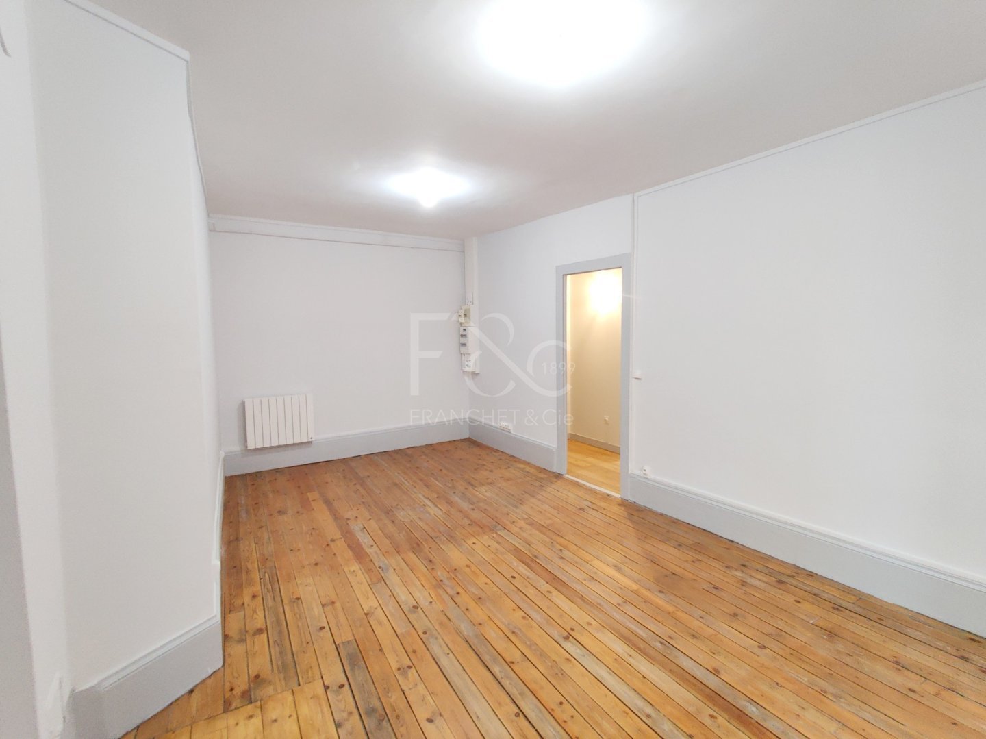 APPARTEMENT T2 A LOUER - LYON 7EME ARRONDISSEMENT - 51.99 m2 - 829€ charges comprises par mois