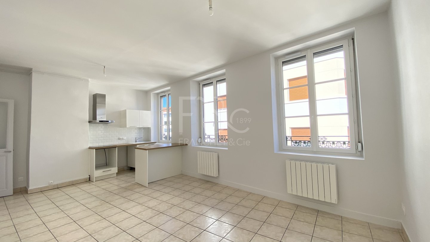 APPARTEMENT T2 A LOUER - LYON 7EME ARRONDISSEMENT Saint-Louis - 51.81 m2 - 879,32€ charges comprises par mois