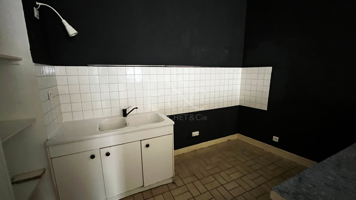 APPARTEMENT T2 A LOUER - LYON 7EME ARRONDISSEMENT - 63 m2 - 850€ charges comprises par mois