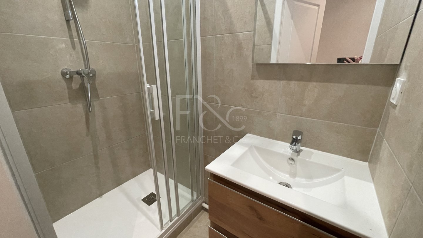 APPARTEMENT T2 A LOUER - LYON 7EME ARRONDISSEMENT - 65.62 m2 - 999�&euro; charges comprises par mois