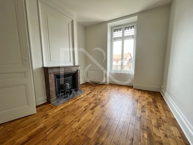 APPARTEMENT T2 A LOUER - LYON 7EME ARRONDISSEMENT - 63.68 m2 - 999 € charges comprises par mois