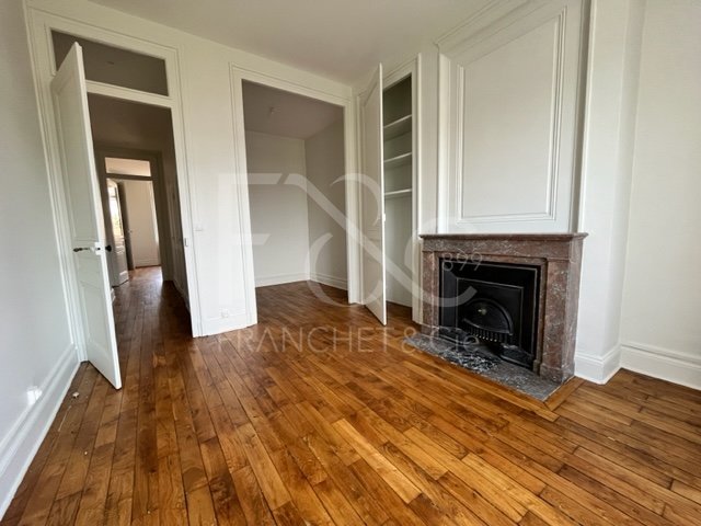 APPARTEMENT T2 A LOUER - LYON 7EME ARRONDISSEMENT - 63.68 m2 - 999 € charges comprises par mois