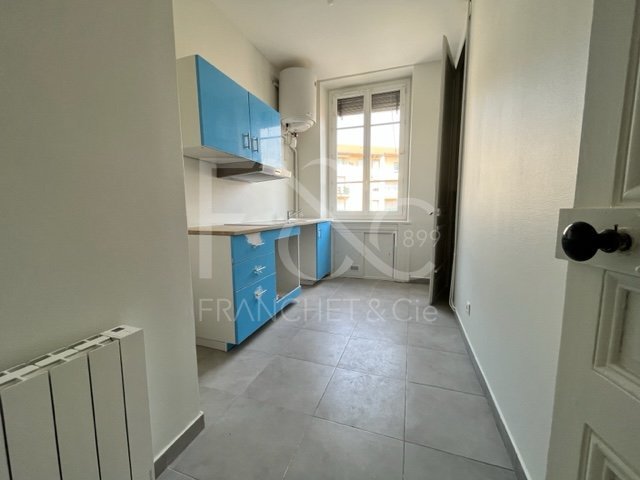 APPARTEMENT T2 A LOUER - LYON 7EME ARRONDISSEMENT - 63.68 m2 - 999 € charges comprises par mois