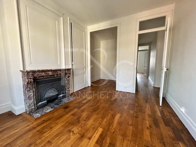 APPARTEMENT T2 A LOUER - LYON 7EME ARRONDISSEMENT - 63.68 m2 - 999 € charges comprises par mois
