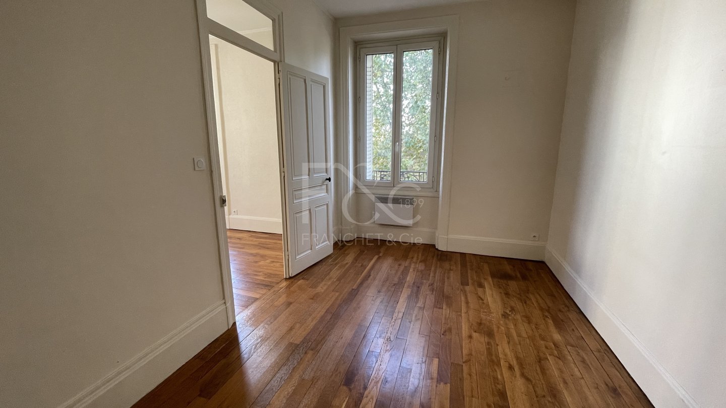 APPARTEMENT T2 A LOUER - LYON 7EME ARRONDISSEMENT - 49.11 m2 - 796€ charges comprises par mois