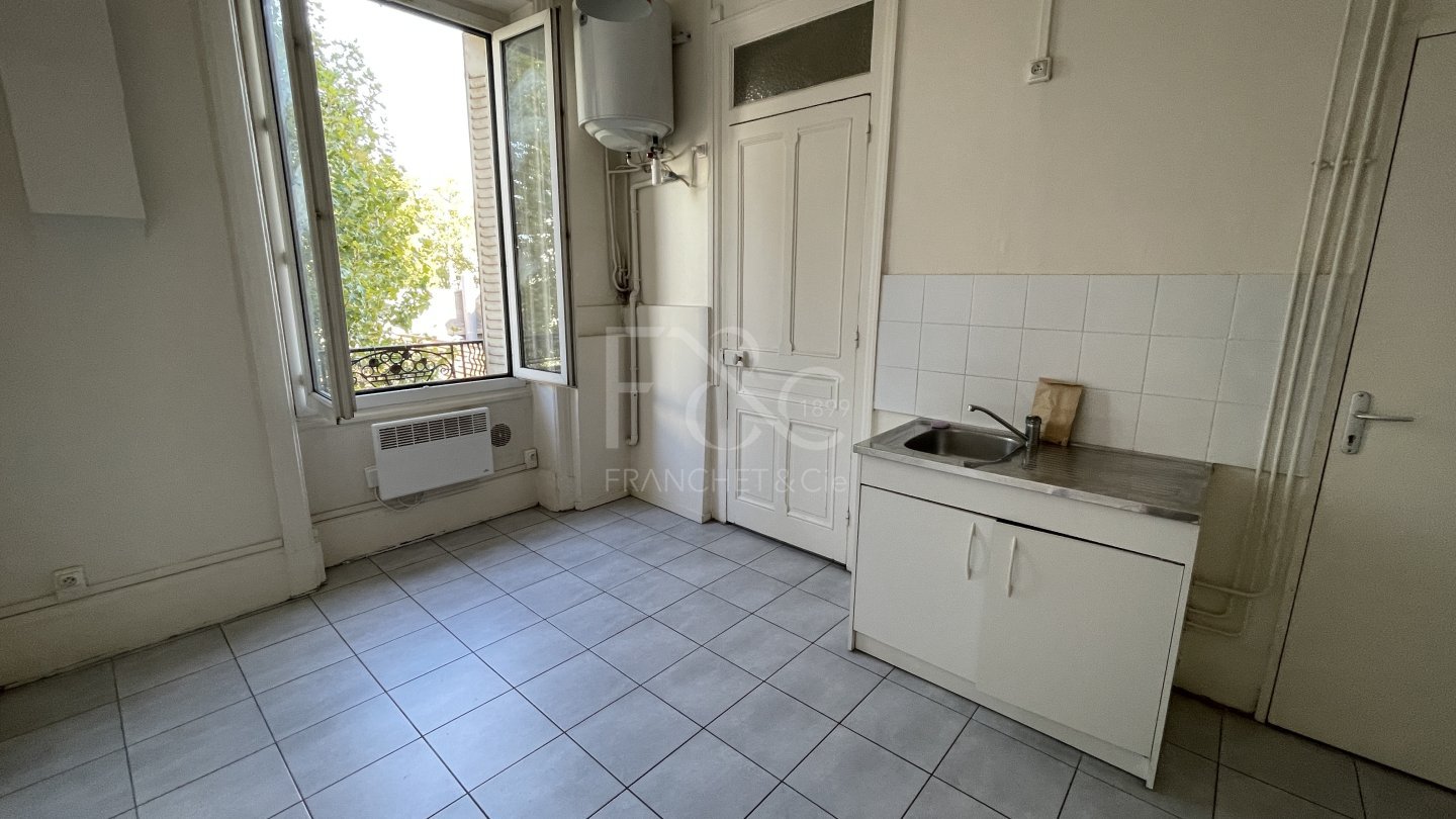 APPARTEMENT T2 A LOUER - LYON 7EME ARRONDISSEMENT - 49.11 m2 - 796€ charges comprises par mois