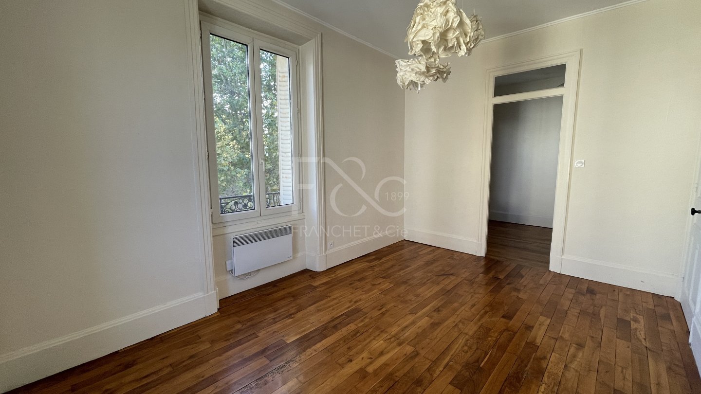 APPARTEMENT T2 A LOUER - LYON 7EME ARRONDISSEMENT - 49.11 m2 - 796€ charges comprises par mois