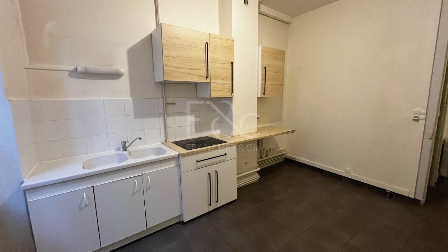 APPARTEMENT T2 A LOUER - LYON 7EME ARRONDISSEMENT - 60.4 m2 - 850€ charges comprises par mois