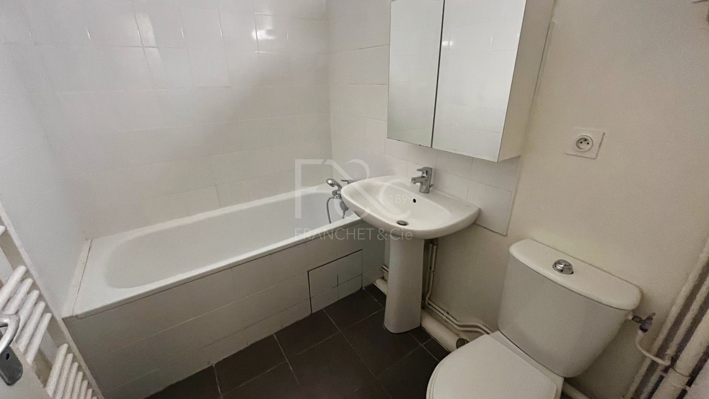 APPARTEMENT T2 A LOUER - LYON 7EME ARRONDISSEMENT - 60.4 m2 - 850€ charges comprises par mois