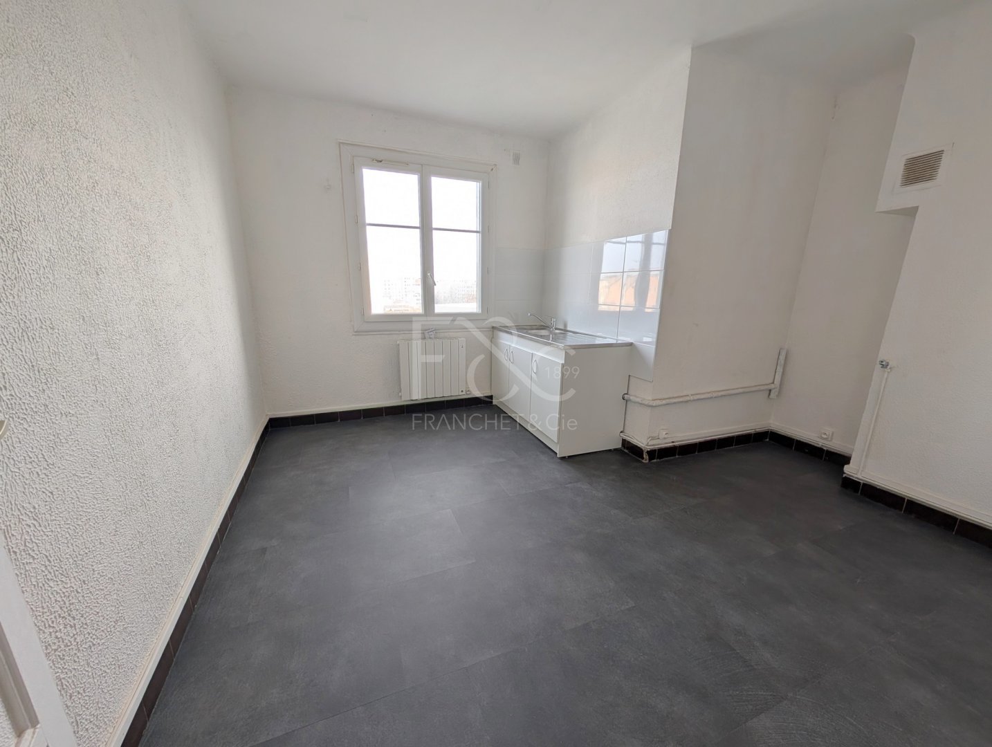 APPARTEMENT T2 A LOUER - LYON 7EME ARRONDISSEMENT - 55.68 m2 - 797�&euro; charges comprises par mois