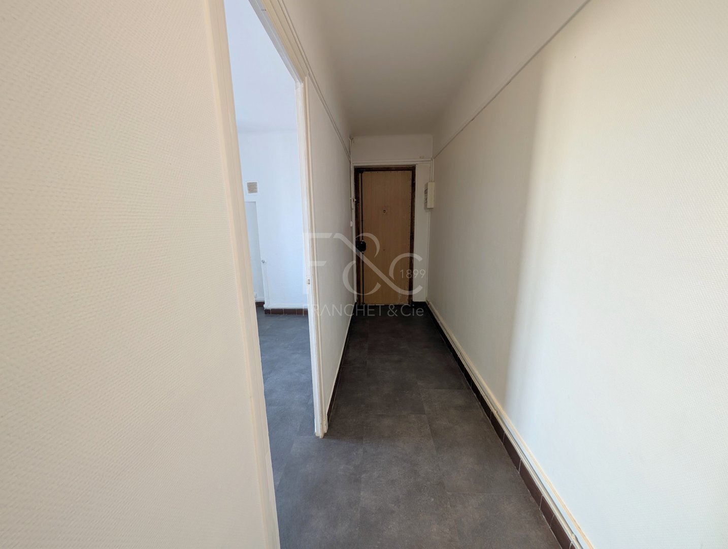 APPARTEMENT T2 A LOUER - LYON 7EME ARRONDISSEMENT - 55.68 m2 - 797�&euro; charges comprises par mois