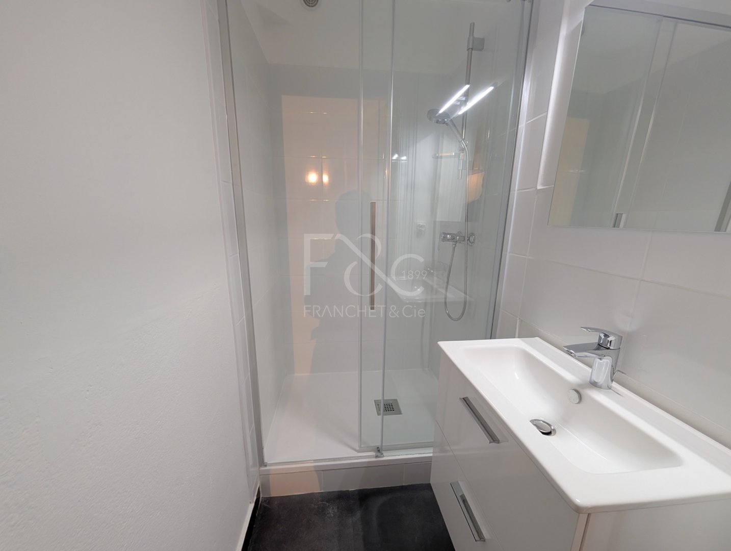 APPARTEMENT T2 A LOUER - LYON 7EME ARRONDISSEMENT - 55.68 m2 - 797�&euro; charges comprises par mois