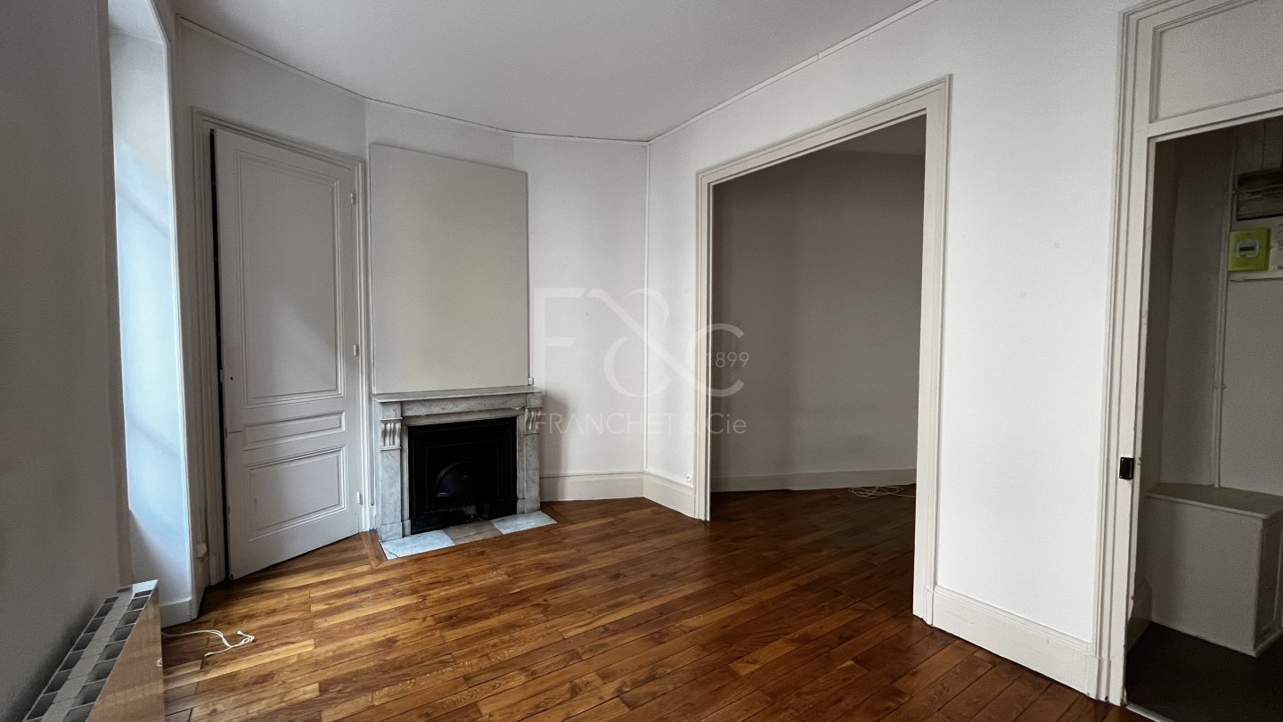 APPARTEMENT T2 A LOUER - LYON 7EME ARRONDISSEMENT - 51.12 m2 - 825�&euro; charges comprises par mois