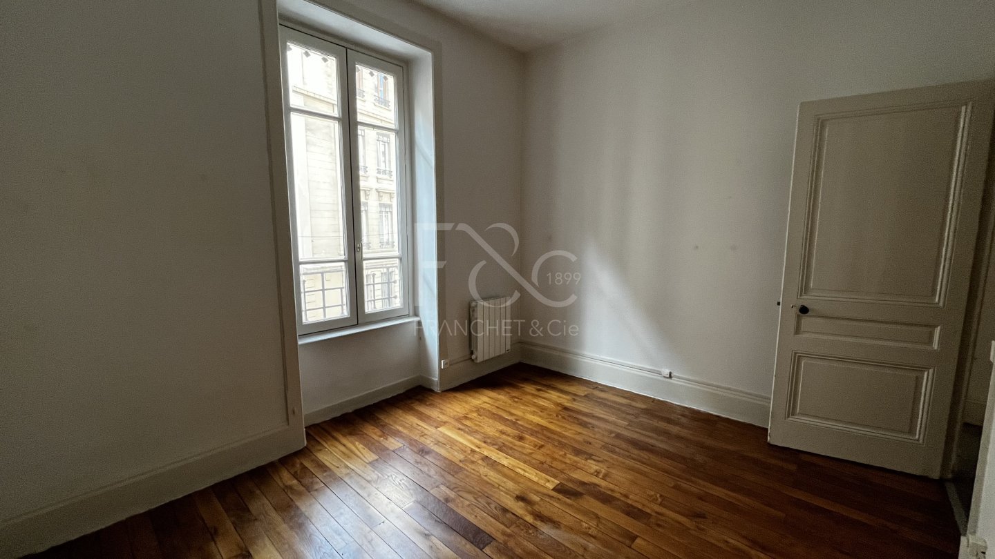 APPARTEMENT T2 A LOUER - LYON 7EME ARRONDISSEMENT - 51.12 m2 - 825�&euro; charges comprises par mois