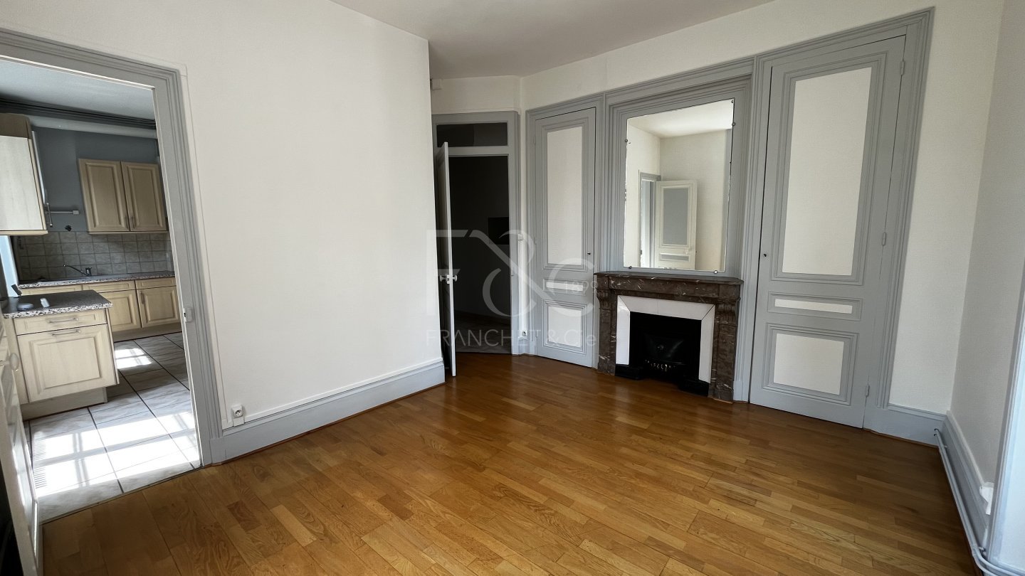 APPARTEMENT T2 A LOUER - LYON 8EME ARRONDISSEMENT - 58.34 m2 - 849 &euro; charges comprises par mois