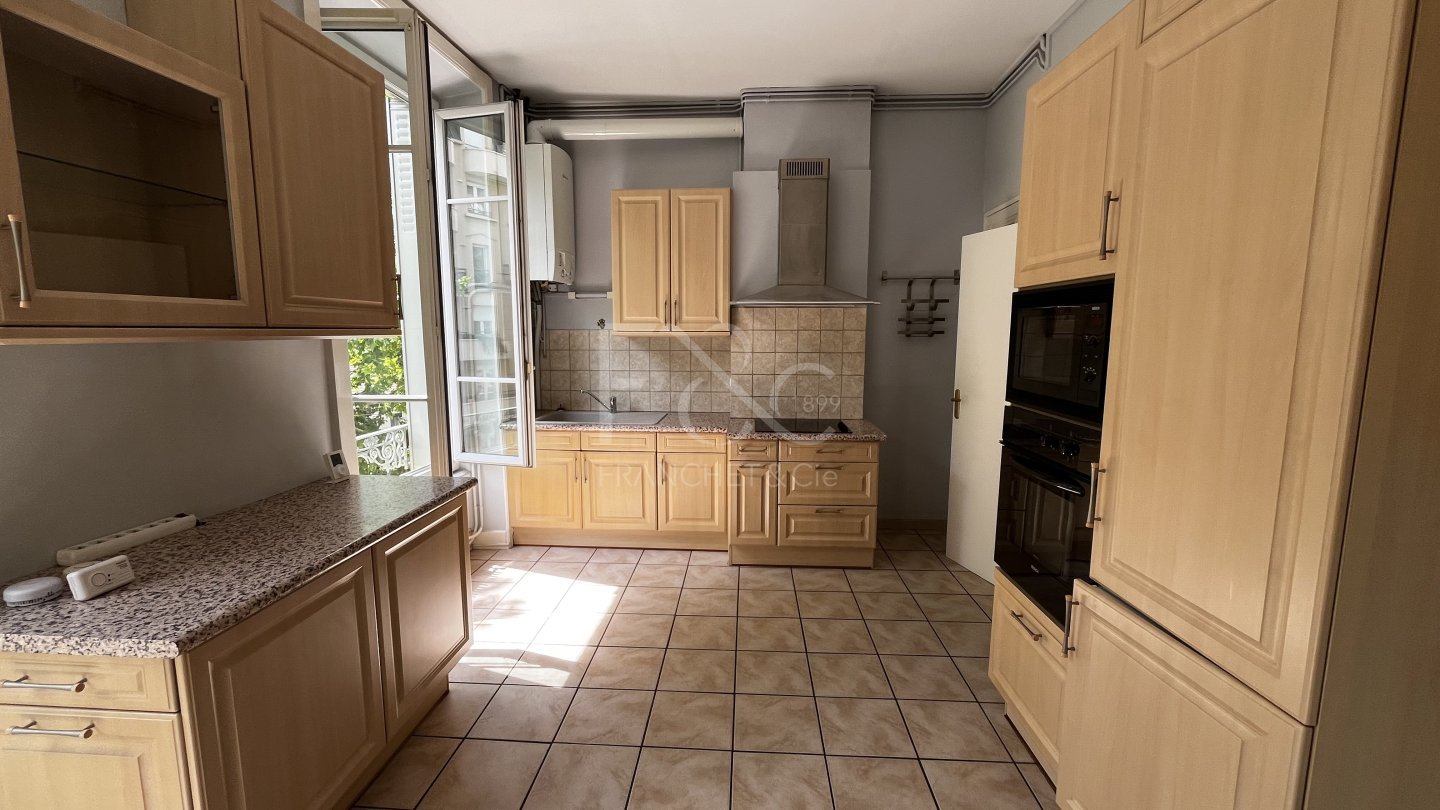 APPARTEMENT T2 A LOUER - LYON 8EME ARRONDISSEMENT - 58.34 m2 - 849 &euro; charges comprises par mois