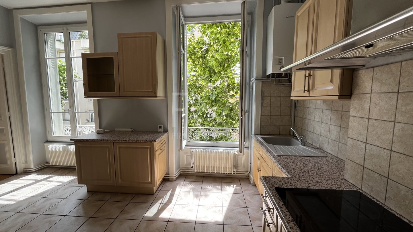APPARTEMENT T2 A LOUER - LYON 8EME ARRONDISSEMENT - 58.34 m2 - 849 &euro; charges comprises par mois
