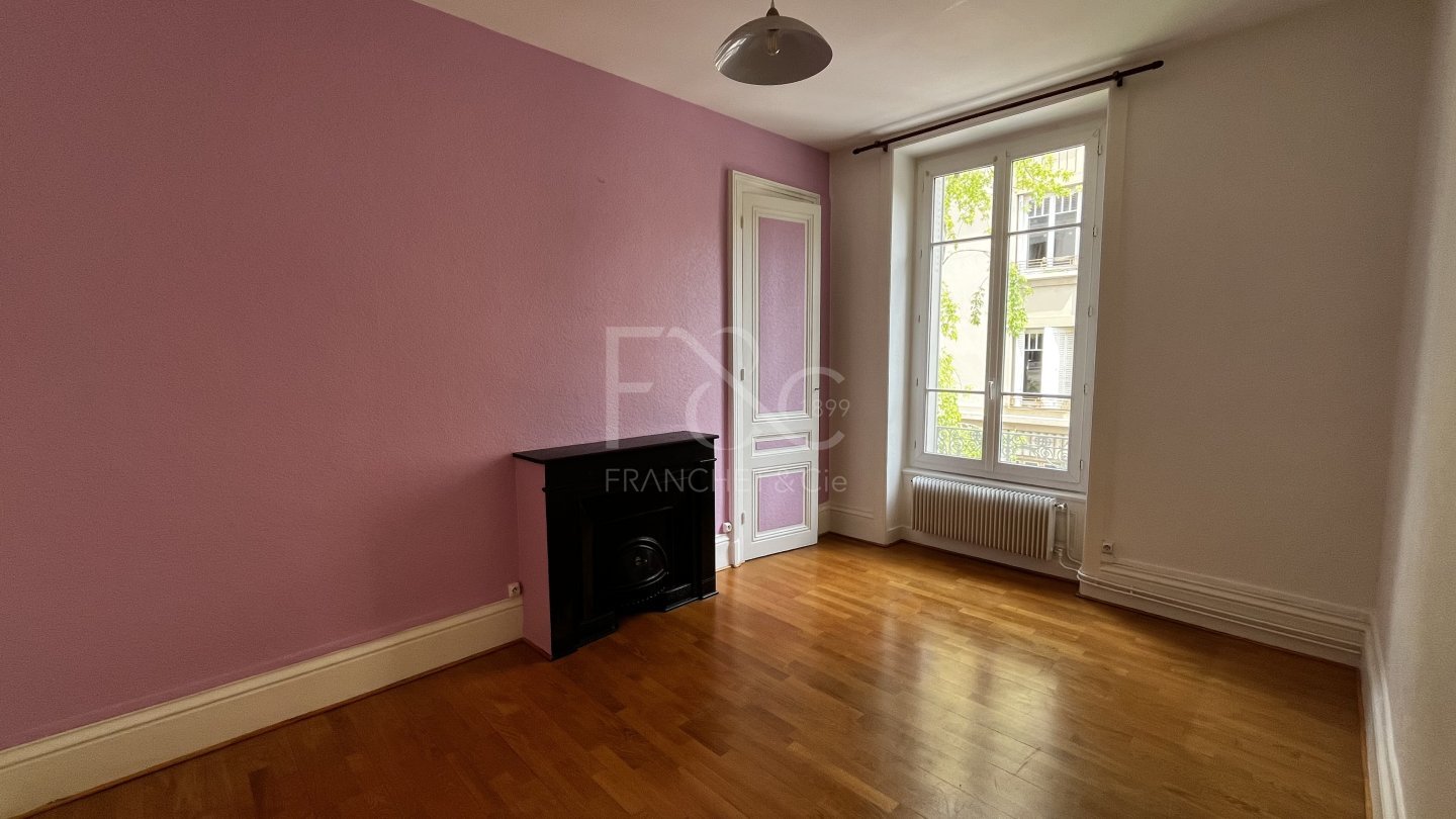 APPARTEMENT T2 A LOUER - LYON 8EME ARRONDISSEMENT - 58.34 m2 - 849 &euro; charges comprises par mois