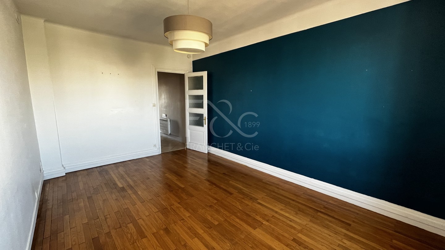 APPARTEMENT T2 A LOUER - LYON 8EME ARRONDISSEMENT - 54.24 m2 - 752 &euro; charges comprises par mois