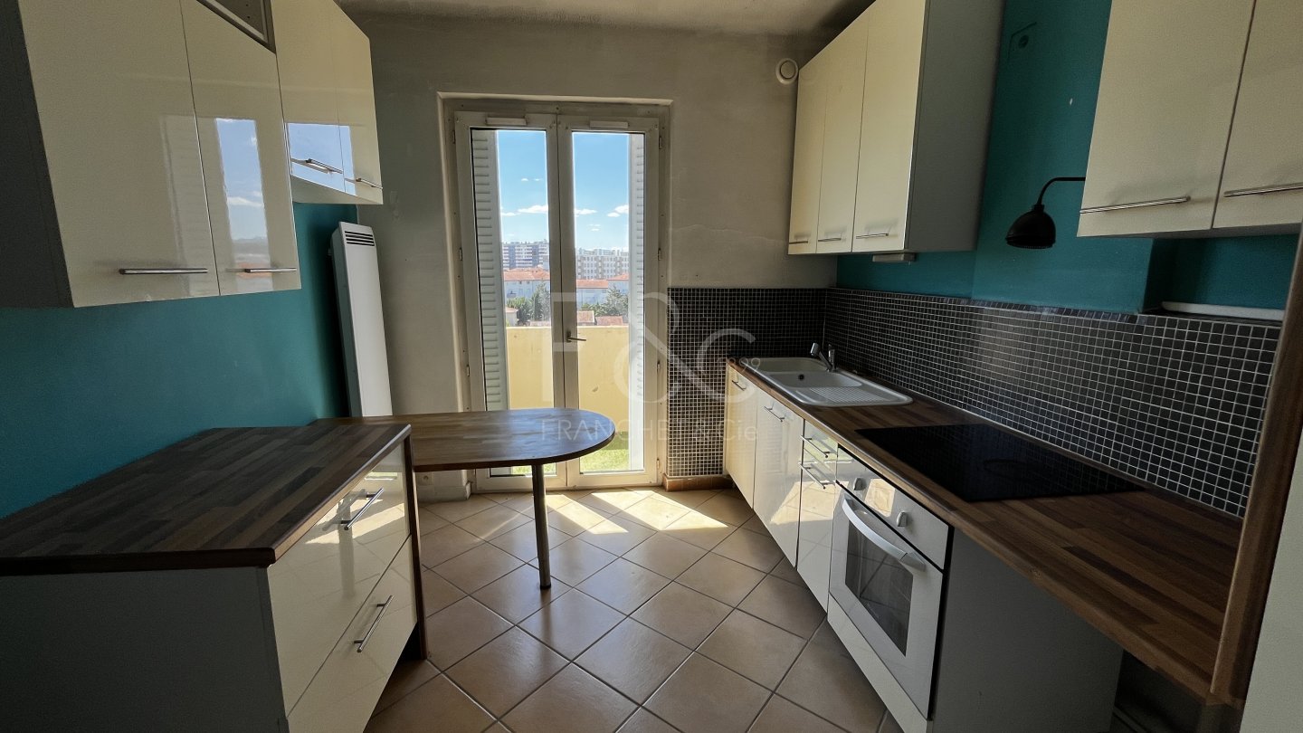 APPARTEMENT T2 A LOUER - LYON 8EME ARRONDISSEMENT - 54.24 m2 - 752 &euro; charges comprises par mois