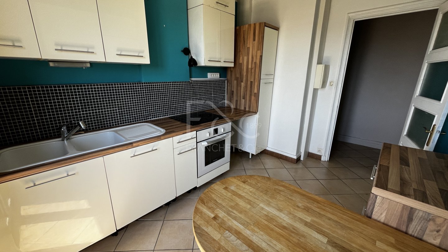 APPARTEMENT T2 A LOUER - LYON 8EME ARRONDISSEMENT - 54.24 m2 - 752 &euro; charges comprises par mois