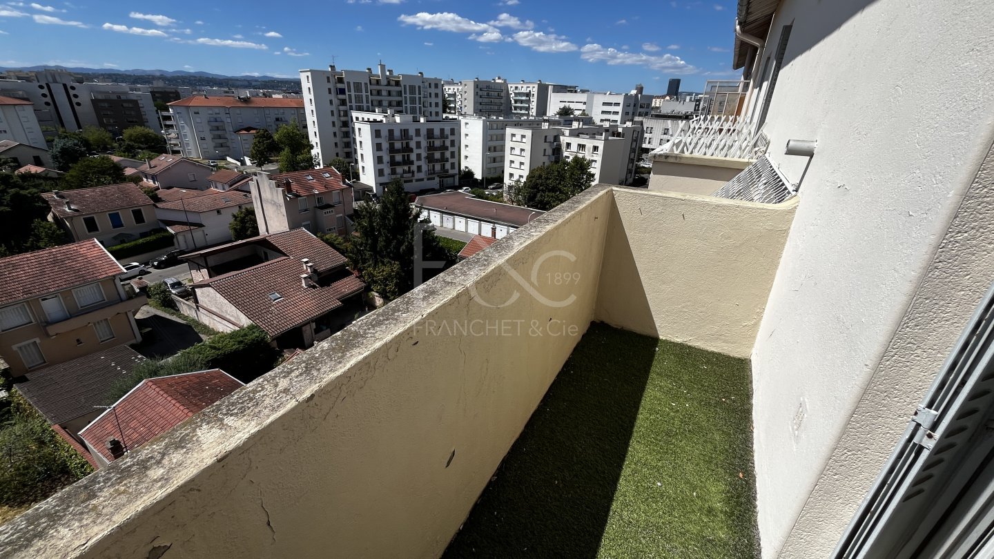 APPARTEMENT T2 A LOUER - LYON 8EME ARRONDISSEMENT - 54.24 m2 - 752 &euro; charges comprises par mois