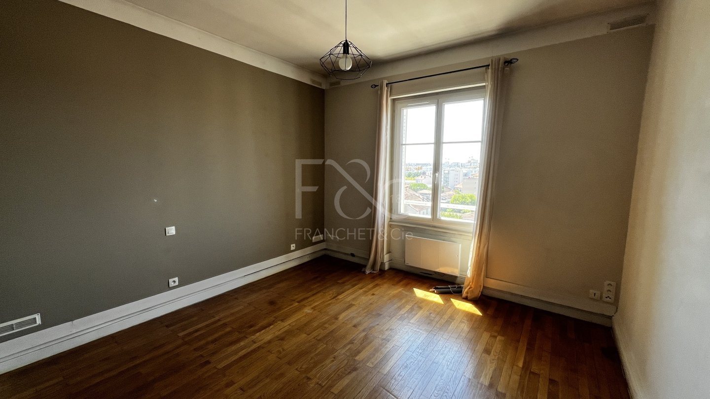 APPARTEMENT T2 A LOUER - LYON 8EME ARRONDISSEMENT - 54.24 m2 - 752 &euro; charges comprises par mois