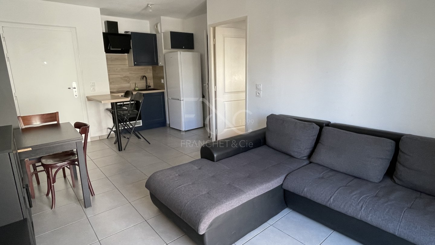 APPARTEMENT T2 A LOUER - PIERRE BENITE - 34.66 m2 - 785�&euro; charges comprises par mois