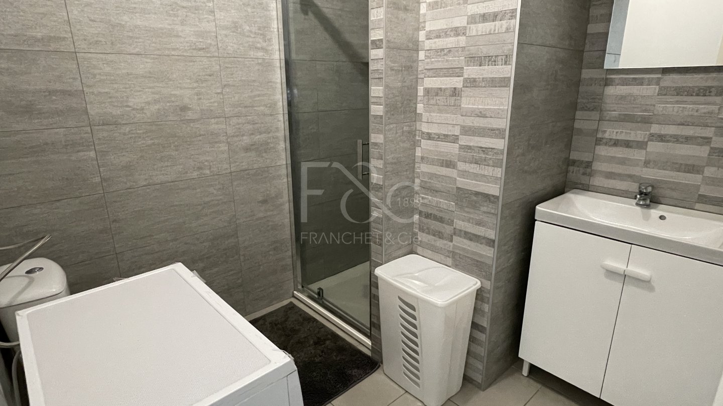 APPARTEMENT T2 A LOUER - PIERRE BENITE - 34.66 m2 - 785�&euro; charges comprises par mois