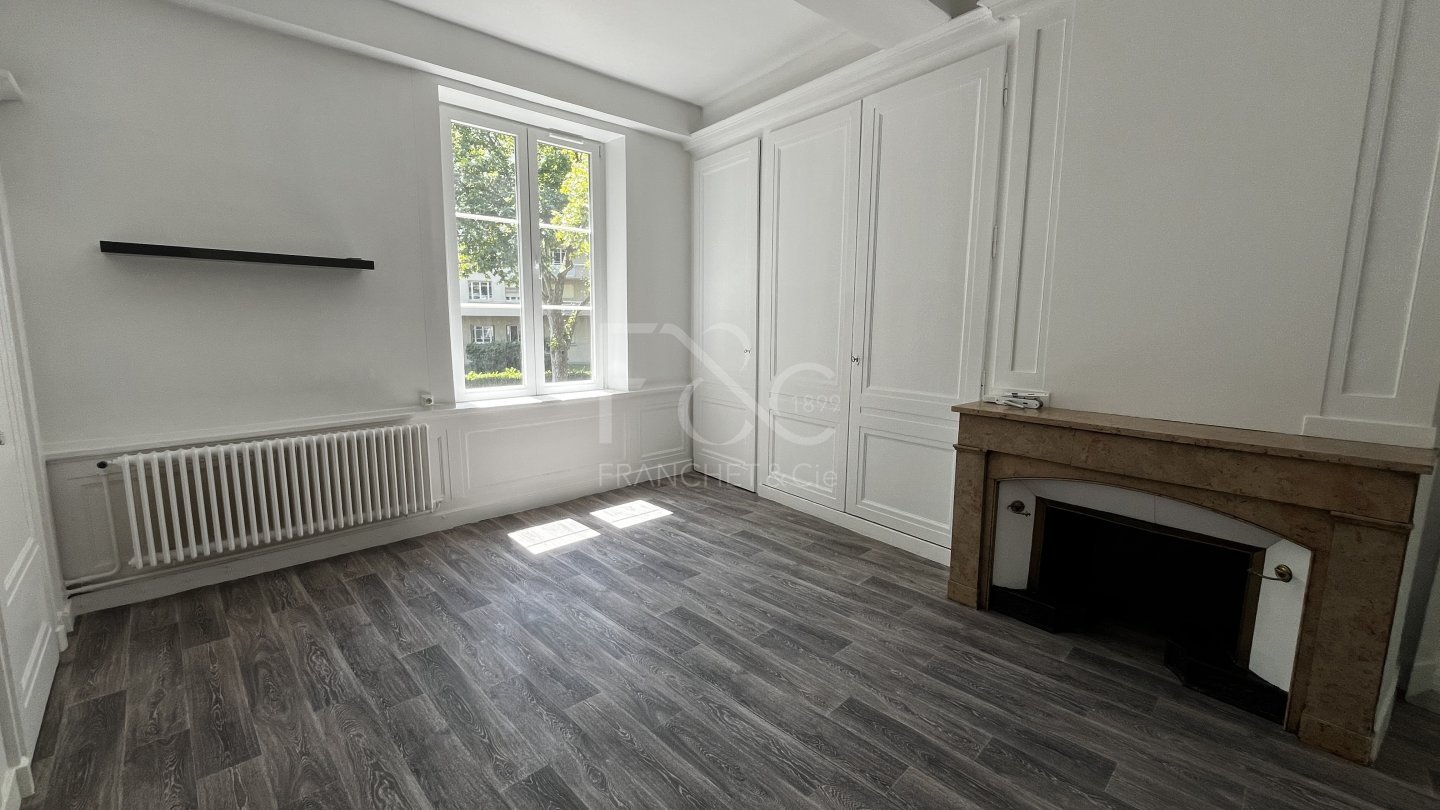 APPARTEMENT T2 A LOUER - TASSIN LA DEMI LUNE - 51.44 m2 - 850 &euro; charges comprises par mois