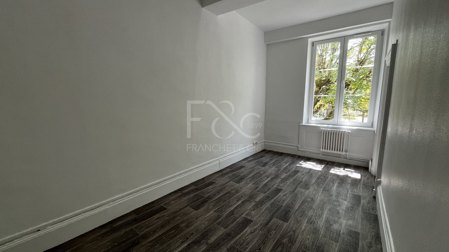 APPARTEMENT T2 A LOUER - TASSIN LA DEMI LUNE - 51.44 m2 - 850 &euro; charges comprises par mois