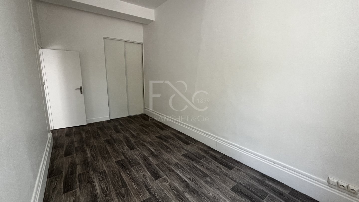 APPARTEMENT T2 A LOUER - TASSIN LA DEMI LUNE - 51.44 m2 - 850 &euro; charges comprises par mois