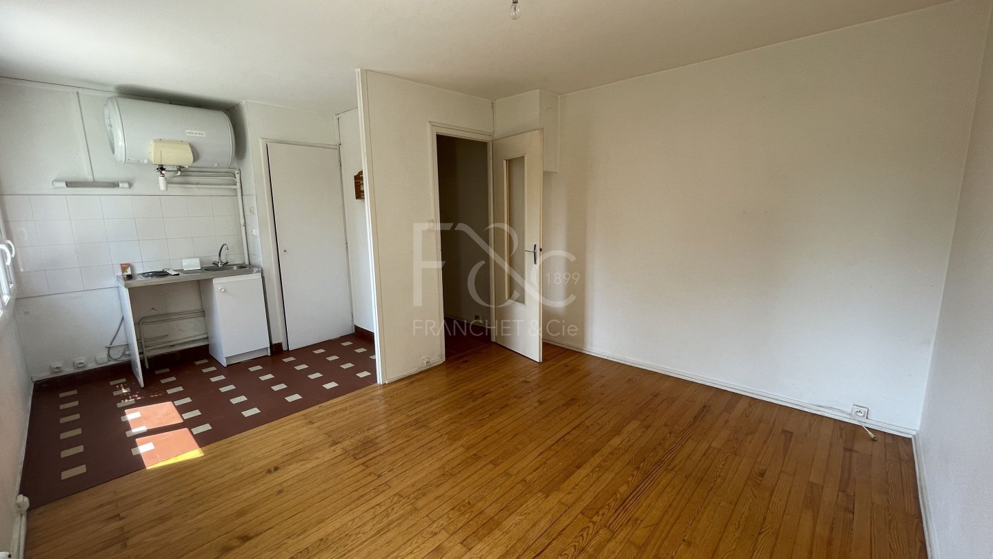 APPARTEMENT T2 A LOUER - TASSIN LA DEMI LUNE - 36.36 m2 - 610 &euro; charges comprises par mois