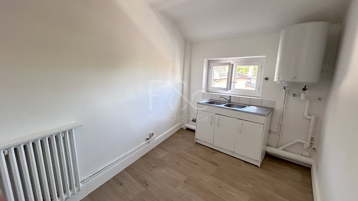 APPARTEMENT T2 A LOUER - TASSIN LA DEMI LUNE - 52.92 m2 - 690 &euro; charges comprises par mois