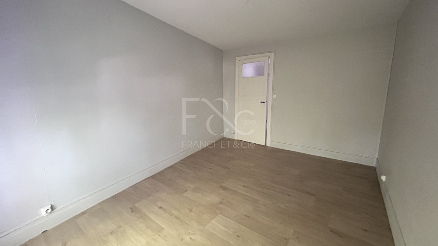 APPARTEMENT T2 A LOUER - TASSIN LA DEMI LUNE - 52.92 m2 - 690 &euro; charges comprises par mois