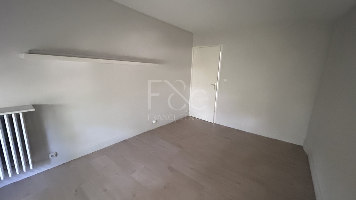 APPARTEMENT T2 A LOUER - TASSIN LA DEMI LUNE - 52.92 m2 - 690 &euro; charges comprises par mois