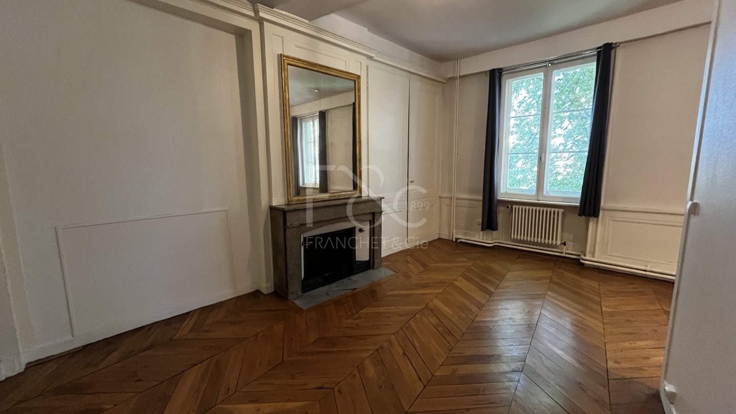 APPARTEMENT T2 A LOUER - TASSIN LA DEMI LUNE - 48.25 m2 - 715 &euro; charges comprises par mois