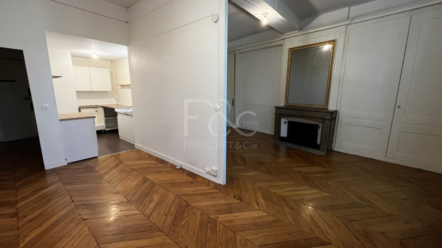 APPARTEMENT T2 A LOUER - TASSIN LA DEMI LUNE - 48.25 m2 - 715 &euro; charges comprises par mois