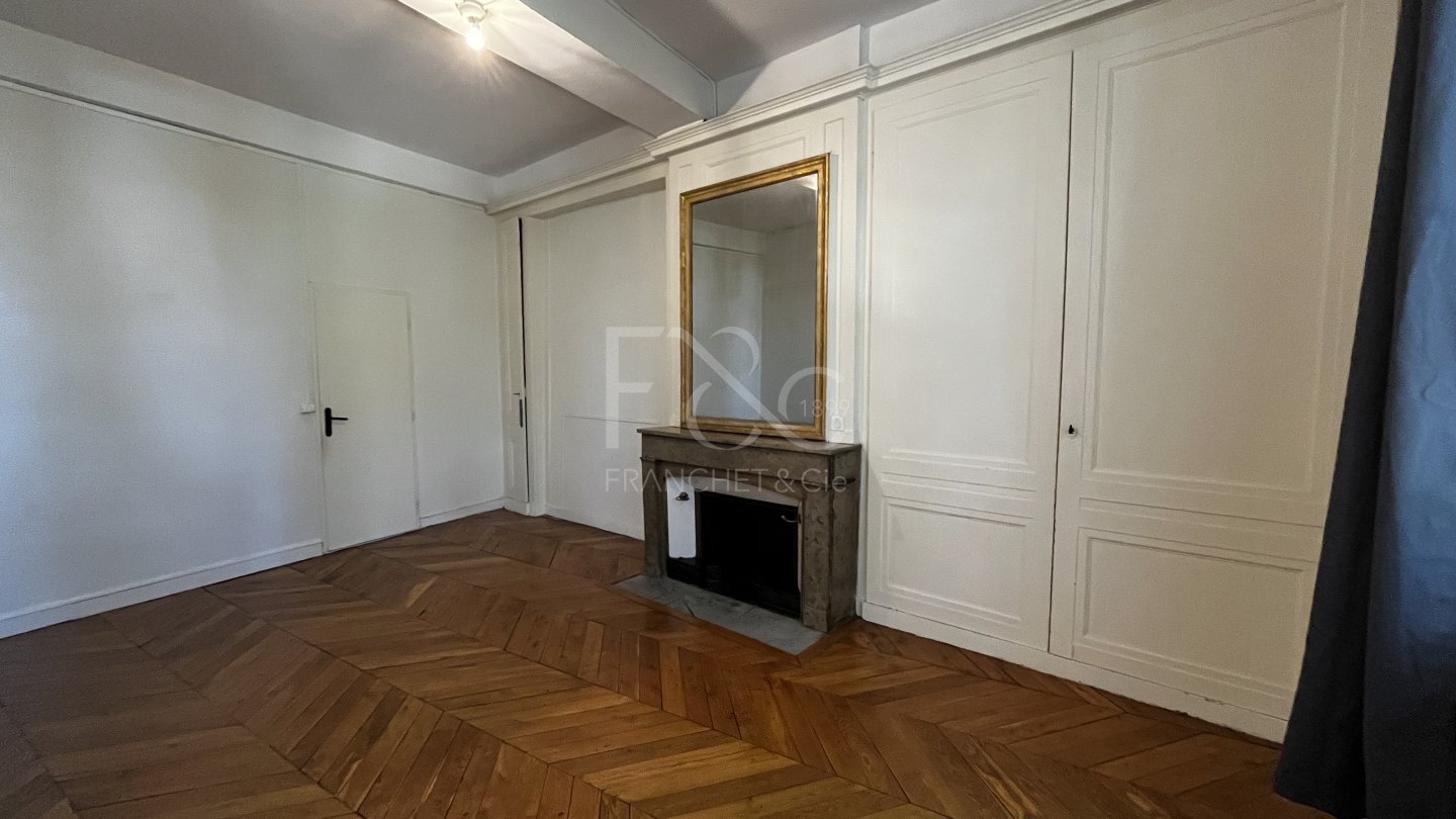 APPARTEMENT T2 A LOUER - TASSIN LA DEMI LUNE - 48.25 m2 - 715 &euro; charges comprises par mois