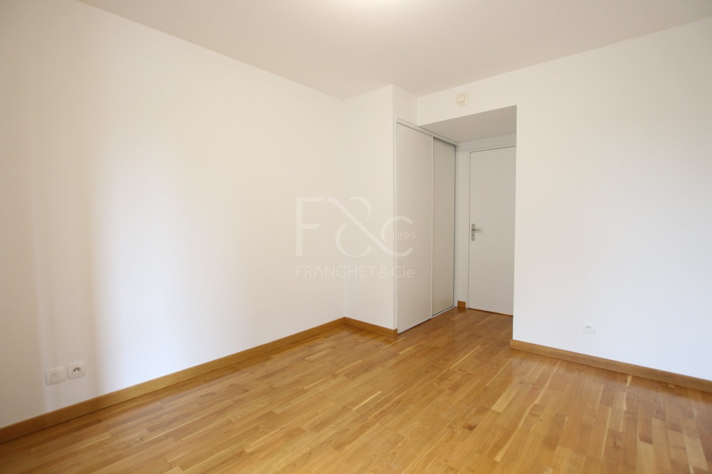 APPARTEMENT T2 A LOUER - TASSIN LA DEMI LUNE - 46.85 m2 - 910 &euro; charges comprises par mois