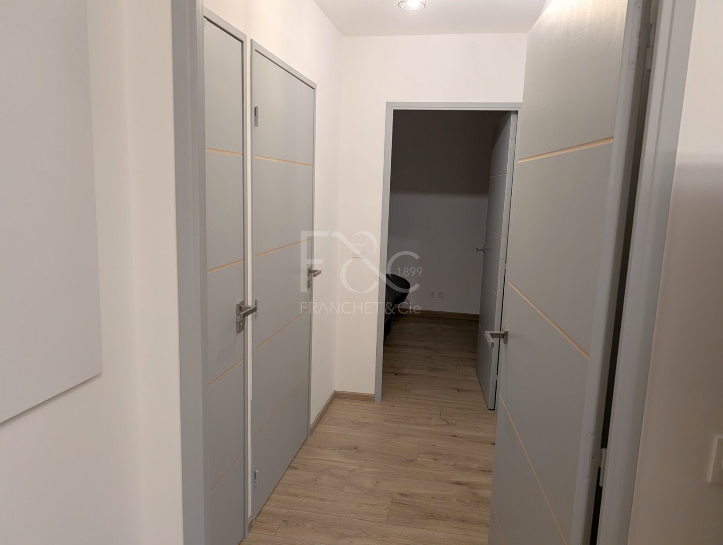 APPARTEMENT T2 A LOUER - TASSIN LA DEMI LUNE - 39.19 m2 - 720�&euro; charges comprises par mois