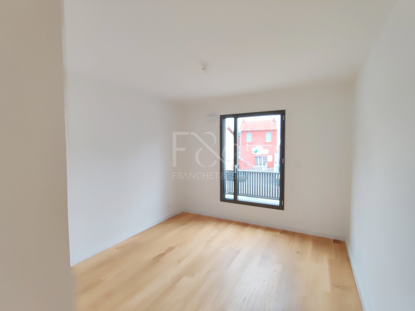 APPARTEMENT T2 A LOUER - TASSIN LA DEMI LUNE - 46.3 m2 - 941�&euro; charges comprises par mois