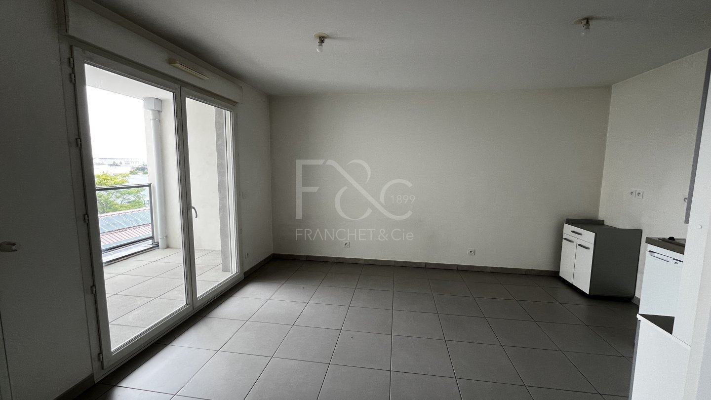 APPARTEMENT T2 A LOUER - VILLEURBANNE - 42.9 m2 - 757 &euro; charges comprises par mois