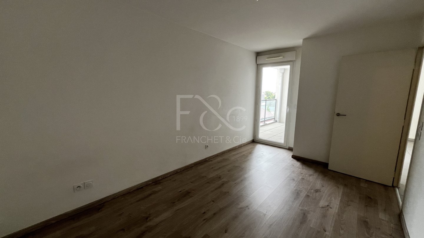 APPARTEMENT T2 A LOUER - VILLEURBANNE - 42.9 m2 - 757 &euro; charges comprises par mois