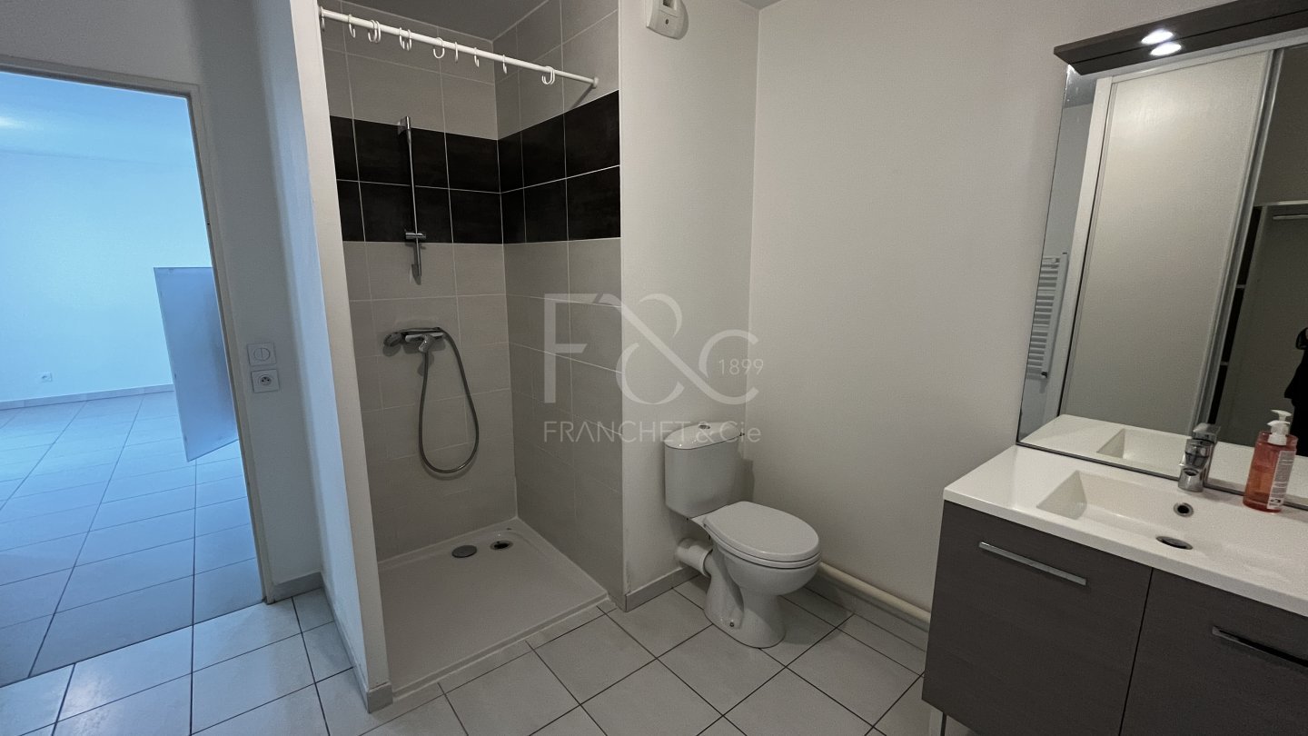 APPARTEMENT T2 A LOUER - VILLEURBANNE - 42.9 m2 - 757 &euro; charges comprises par mois