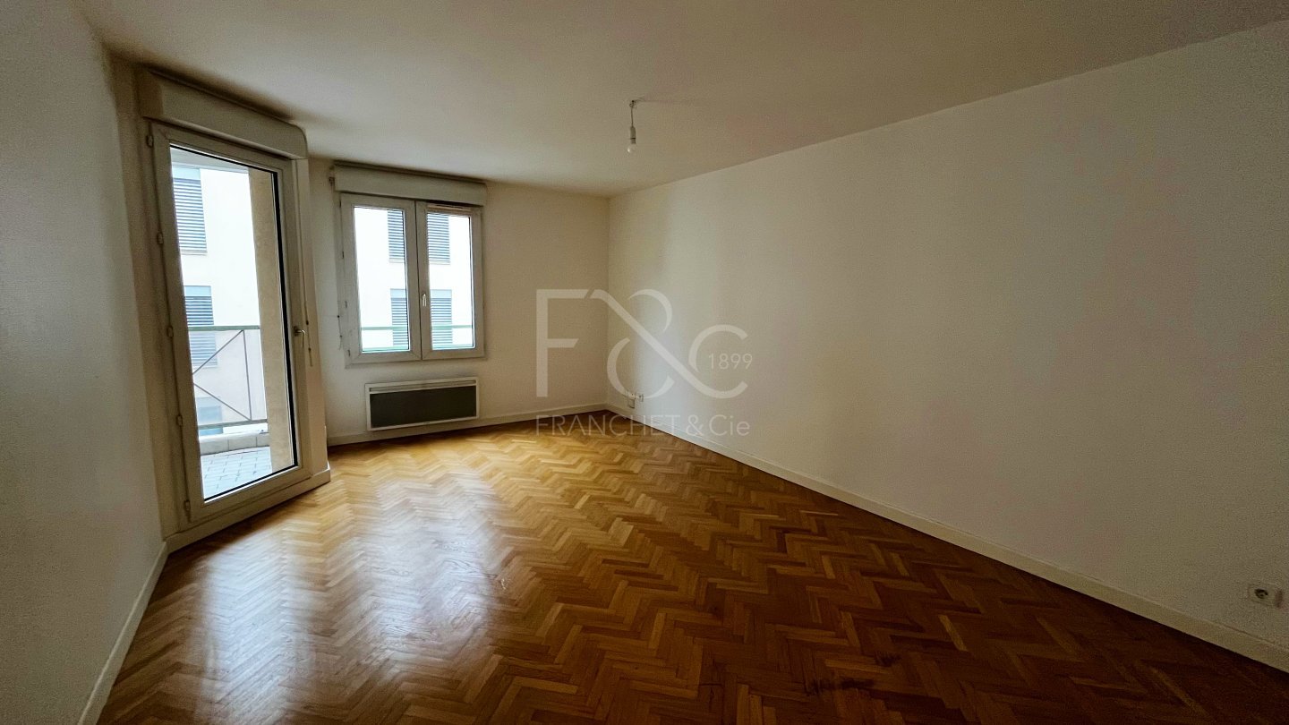 APPARTEMENT T2 A LOUER - VILLEURBANNE - 53.7 m2 - 860€ charges comprises par mois