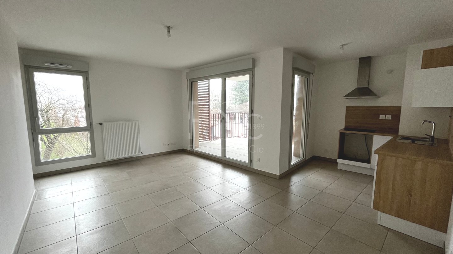 APPARTEMENT T3 A LOUER - BRON - 66.2 m2 - 847�&euro; charges comprises par mois