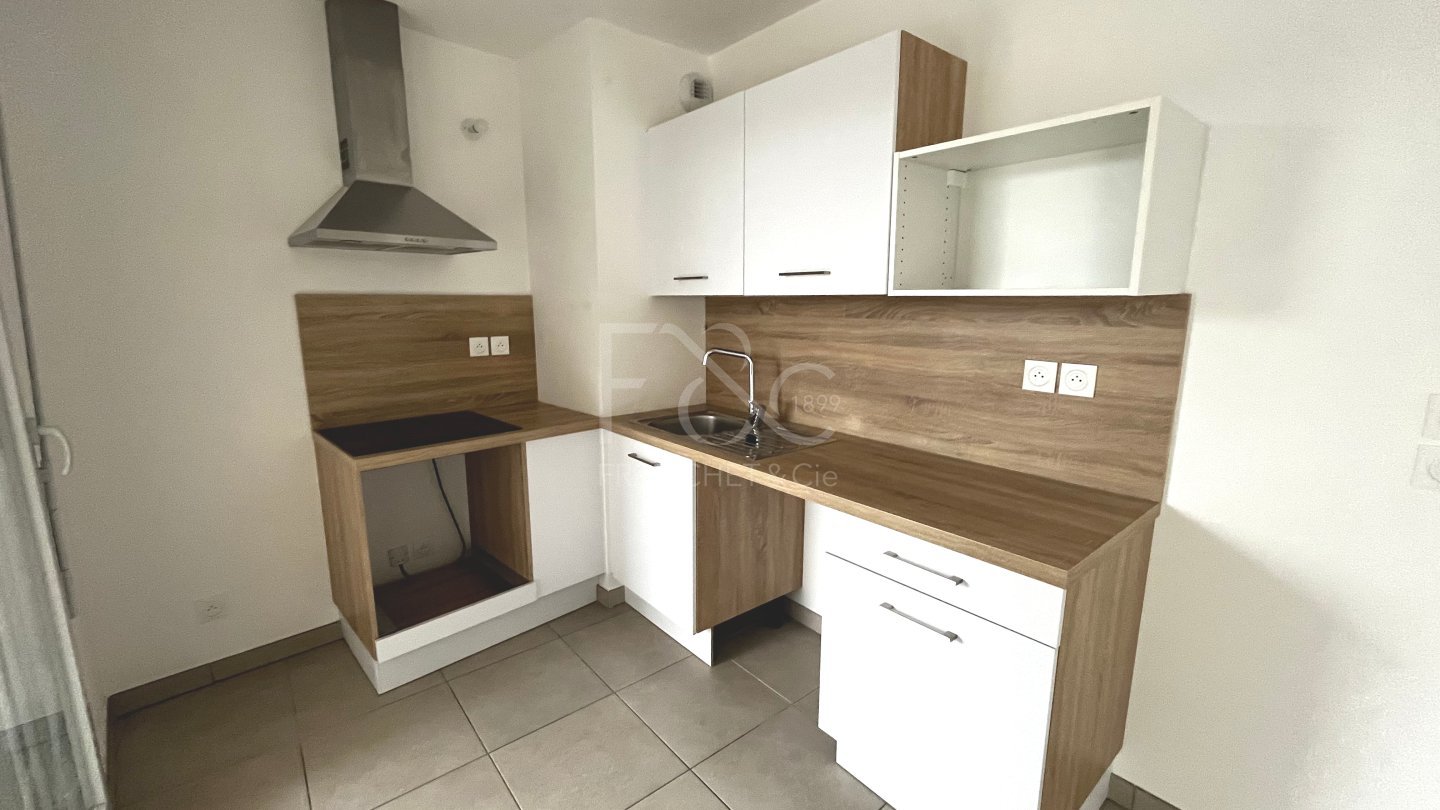 APPARTEMENT T3 A LOUER - BRON - 66.2 m2 - 847�&euro; charges comprises par mois